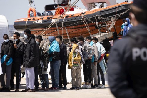Italia, depășită de miile de migranți care ajung în Lampedusa Poza 171183