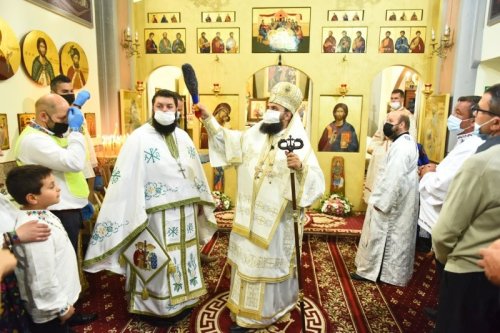 Slujiri şi binecuvântări arhiereşti în comunităţi româneşti din diasporă Poza 171338