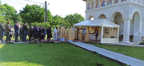 Slujire arhierească la hramul Schitului Băiceni - Neamț Poza 171910