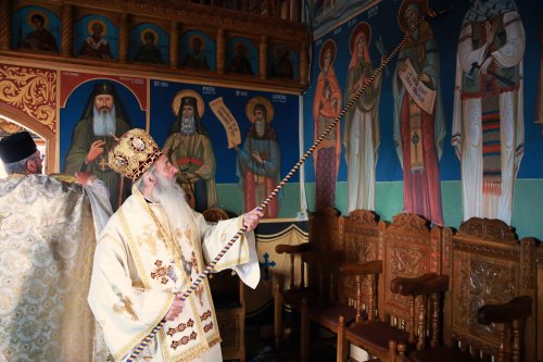 Biserica „Sfântul Nicolae” din Agapia a fost resfințită Poza 171949