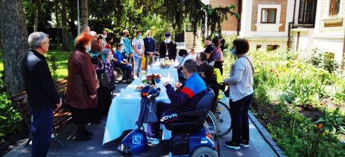 Ierarhul Dunării de Jos a binecuvântat persoane cu dizabilităţi motorii din Galaţi