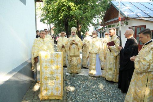 Înnoire și sfințire în Parohia Dumbrăveni din Vrancea Poza 171957