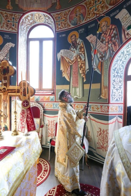 Înnoire și sfințire în Parohia Dumbrăveni din Vrancea Poza 171959
