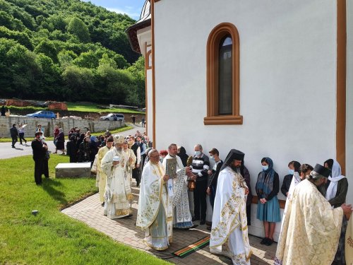 Resfințirea bisericii Mănăstirii „Sfinții Arhangheli Mihail, Gavriil și Rafail” de la Rimetea Poza 171944