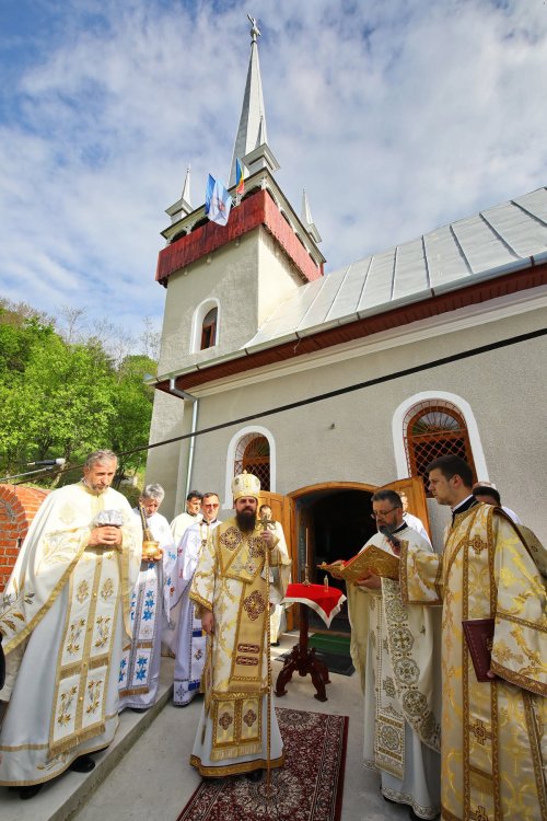 Biserica din localitatea clujeană Micești a fost resfinţită Poza 172067