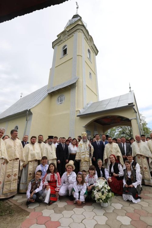 Sfinţirea bisericii din Mesteacăn, Maramureş Poza 172057