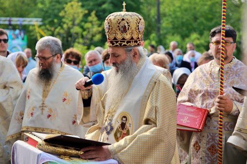Ctitoria Patriarhului Teoctist din Victoria, Botoșani, a fost resfințită Poza 172542