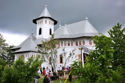 Ctitoria Patriarhului Teoctist din Victoria, Botoșani, a fost resfințită Poza 172548
