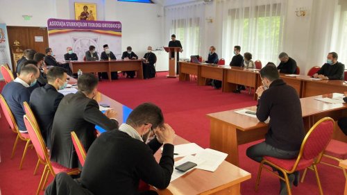 Conferință națională a teologilor doctoranzi la mănăstirea prahoveană Caraiman Poza 172781