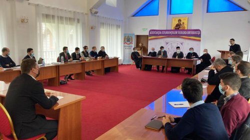 Conferință națională a teologilor doctoranzi la mănăstirea prahoveană Caraiman Poza 172782