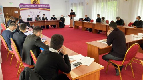 Conferință națională a teologilor doctoranzi la mănăstirea prahoveană Caraiman Poza 172783