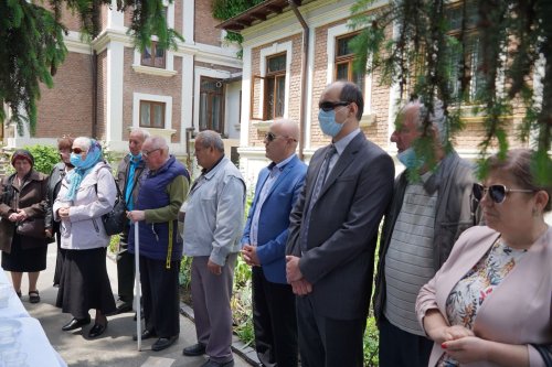 Slujire arhierească şi daruri pentru persoanele cu deficienţă de vedere în Arhiepiscopia Dunării de Jos Poza 173062
