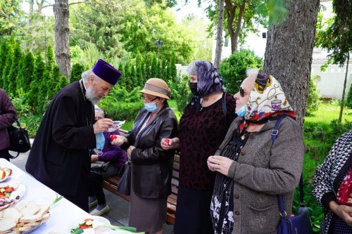 Slujire arhierească şi daruri pentru persoanele cu deficienţă de vedere în Arhiepiscopia Dunării de Jos