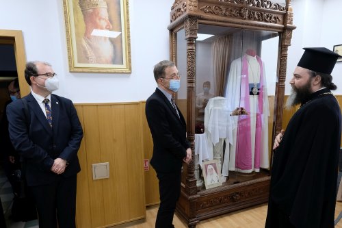 Preşedintele Academiei Române a vizitat Mănăstirea Radu Vodă și seminarul  din vecinătate Poza 173195