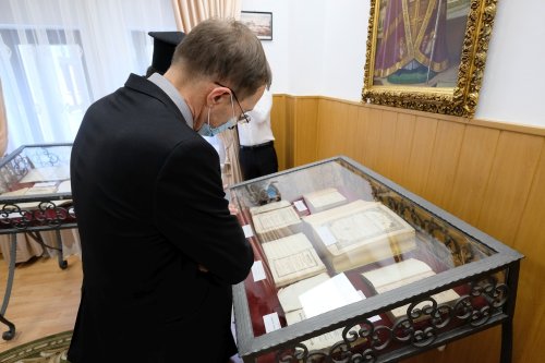 Preşedintele Academiei Române a vizitat Mănăstirea Radu Vodă și seminarul  din vecinătate Poza 173196