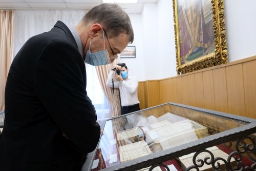Preşedintele Academiei Române a vizitat Mănăstirea Radu Vodă și seminarul  din vecinătate Poza 173197