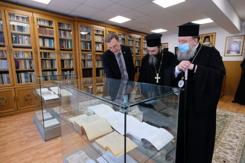 Preşedintele Academiei Române a vizitat Mănăstirea Radu Vodă și seminarul  din vecinătate Poza 173201