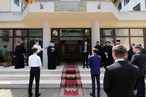 Preşedintele Academiei Române a vizitat Mănăstirea Radu Vodă și seminarul  din vecinătate Poza 173206
