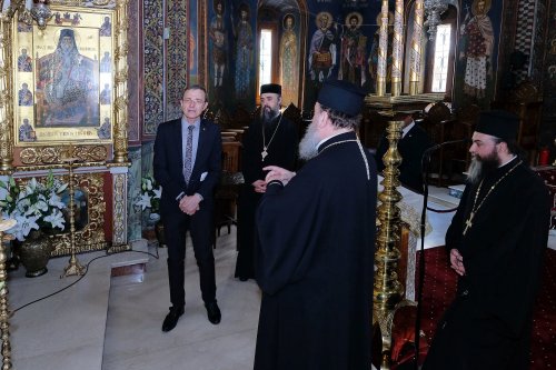 Preşedintele Academiei Române a vizitat Mănăstirea Radu Vodă și seminarul  din vecinătate Poza 173223