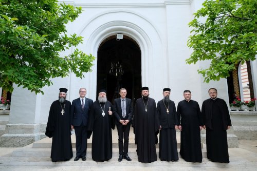 Preşedintele Academiei Române a vizitat Mănăstirea Radu Vodă și seminarul  din vecinătate Poza 173225