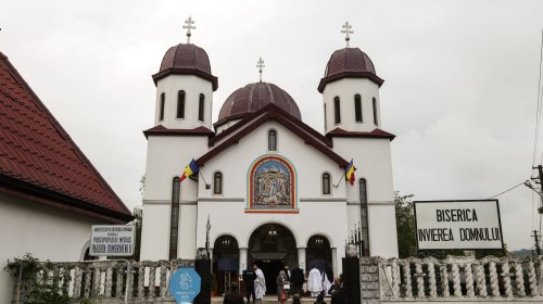 Târnosirea Bisericii „Învierea Domnului” din Dumbrăveni, Sibiu Poza 173140