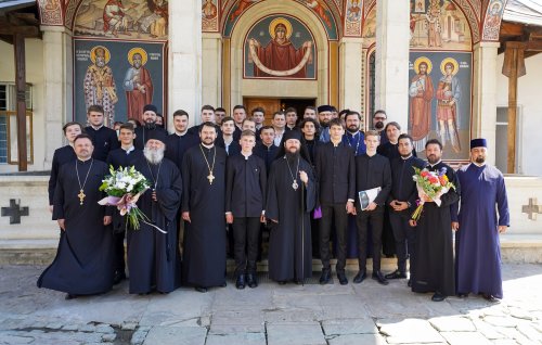 Festivitatea de absolvire a elevilor Seminarului Teologic din Suceava Poza 173351