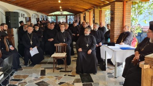 Conferinţă a clericilor din Protopopiatul Arad Poza 173314