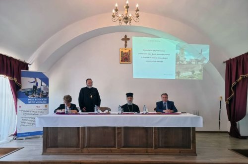 Conferinţă despre parteneriate între şcoli, autorităţi publice şi Biserică la Alba Iulia Poza 173536