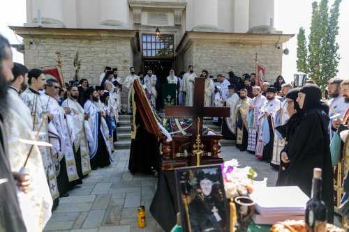 Maica Siluana Vlad a fost înmormântată la Mănăstirea Frumoasa  Poza 173675