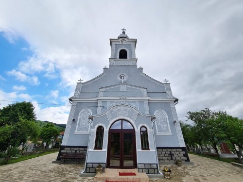 Biserica din Negreni-Huedin a fost resfințită  Poza 174042