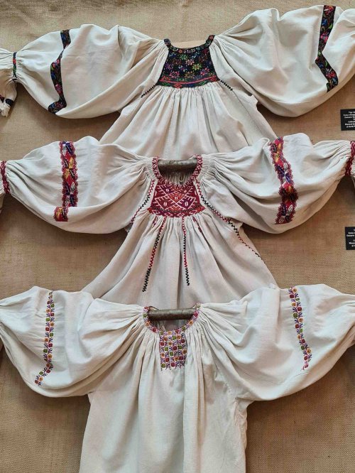 „Îngeri” de pânză maramureșeni într-o expoziție temporară la Iași Poza 174230