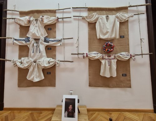 „Îngeri” de pânză maramureșeni într-o expoziție temporară la Iași Poza 174237