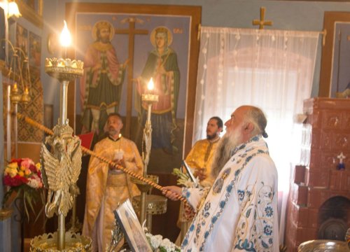 Sfințirea bisericii parohiei vâlcene Bălcești Poza 174190