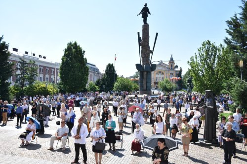 Pogorârea Sfântului Duh, prăznuită la Catedrala Mitropolitană din Cluj-Napoca Poza 174655