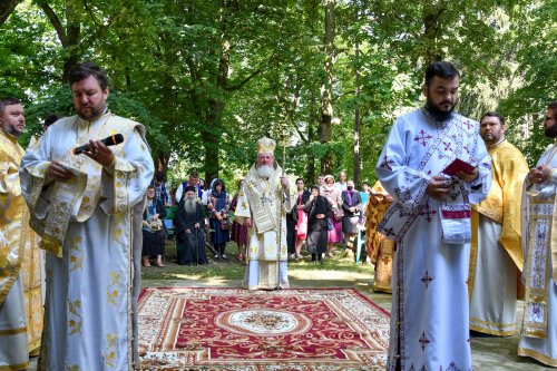 Sărbătorirea Sfântului Grigorie Dascălul la Mănăstirea Căldărușani Poza 174708