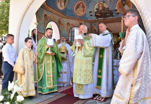 Praznic la Mănăstirea „Sfânta Treime” de la Soporu de Câmpie, judeţul Cluj