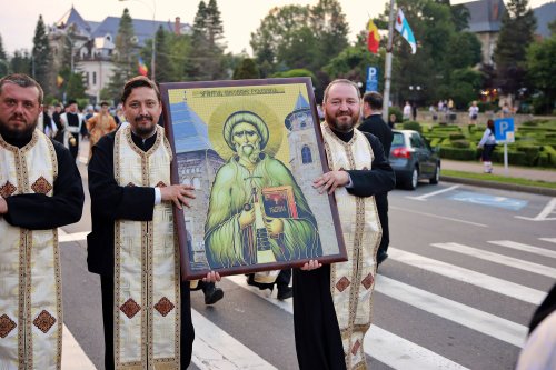 Procesiune în cinstea Sfinților Ioan Botezătorul și Gheorghe Pelerinul pe străzile orașului Piatra Neamț Poza 174925