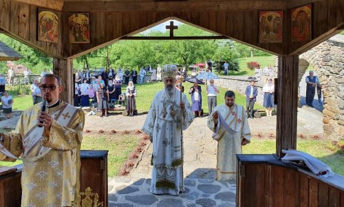 Sărbătoare la Mănăstirea „Sfânta Treime” de la Măgina, judeţul Alba Poza 174762