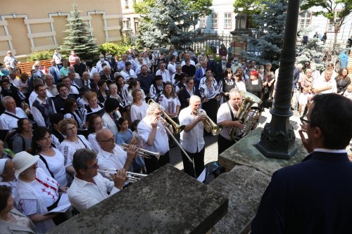 Trei arhierei au liturghisit la hramul Catedralei Mitropolitane din Sibiu Poza 174756