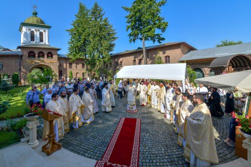 Prăznuire duhovnicească la mănăstirea bucureşteană Plumbuita