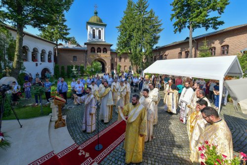 Prăznuire duhovnicească la mănăstirea bucureşteană Plumbuita Poza 174992