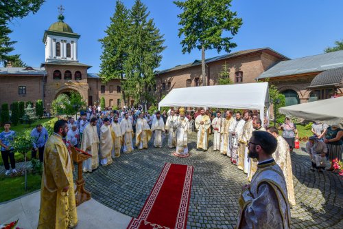 Prăznuire duhovnicească la mănăstirea bucureşteană Plumbuita Poza 174998