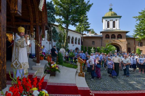 Prăznuire duhovnicească la mănăstirea bucureşteană Plumbuita Poza 174999