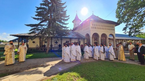 Taina Sfântului Maslu de obște la hramul Catedralei Arhiepiscopale din Suceava Poza 175278