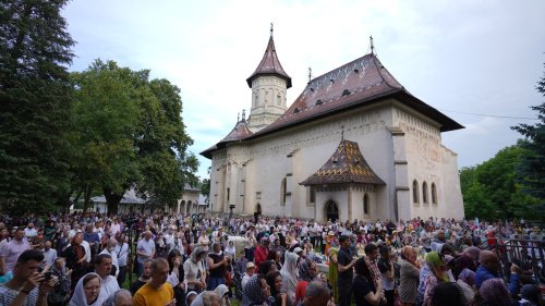 Taina Sfântului Maslu de obște la hramul Catedralei Arhiepiscopale din Suceava Poza 175284