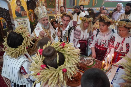 Sărbătoare luminoasă la mănăstirea voievodală Măxineni Poza 175124