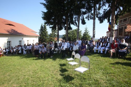 Binecuvântare peste comunitatea din Turnu Roșu, județul Sibiu Poza 175303
