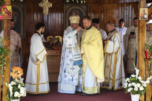Binecuvântare peste comunitatea din Turnu Roșu, județul Sibiu Poza 175306