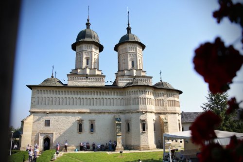 Mănăstirea Cetățuia și-a sărbătorit ocrotitorii Poza 175414