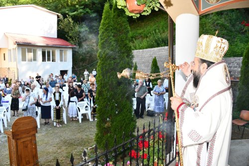 Mănăstirea Piatra Scrisă din judeţul Caraş-Severin şi-a sărbătorit hramul Poza 175294